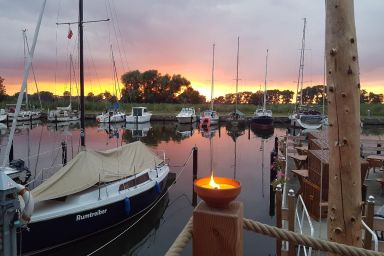 Wunderschönes Appartement in Ueckermünde mit Grill, Terrasse und Garten