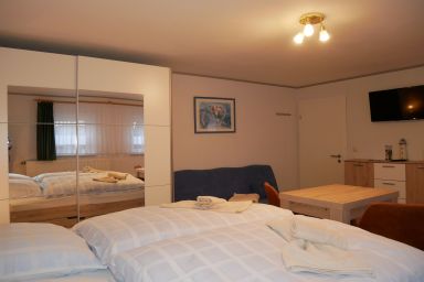 2 Ferienzimmer inkl. FR & 1 Bungalow, WLAN, Garten, Grill - Ferienzimmer 1