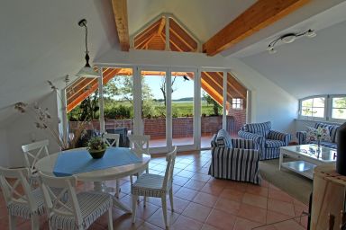 schöne Ferienwohnungen mit Terrasse/Balkon u. Sauna - Ferienwohnung mit Balkon und Kamin Störtebeker
