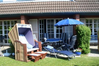 Lerius - Ferienreihenhaus Lerius - mit Strandkorb auf der Terrasse