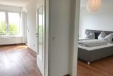 Blick zum Wohnzimmer und Schlafzimmer