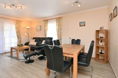 Ferienpark Freesenbruch - Komfortables Reihenhaus mit Terrasse, Garten und Indoor-Pool im Ferienpark