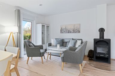 Urlauberdorf - Familien- und hundefreundliches Ferienhaus mit Terrasse, Kamin und zwei Bädern
