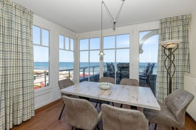 Meeresblick - Ferienwohnung direkt an der Ostsee mit großem Balkon und einmaligem Meerblick!