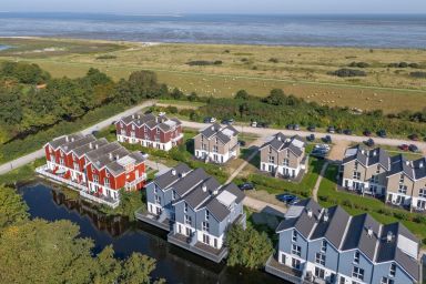 NordseeResort Friesland Ferienhäuser - Top Ferienhaus am Deich, Terrasse, Balkon mit Meerblick, Sauna, Hot-Tub & Kamin!