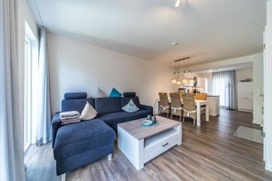 NordseeResort Friesland Ferienhäuser - Tolles Ferienhaus mit Sauna, Kamin, Terrasse am Wasserlauf und Balkon zum Deich