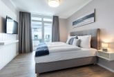 Schlafzimmer mit Zugang zur Loggia