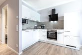 Offene KÃ¼che mit Backofen und GeschirrspÃ¼ler