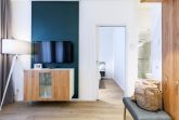 Wohn-/Essbereich mit Flatscreen-TV