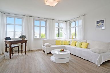 Villa Martha - Großzügige FeWo in Heringsdorf mit 2 Bädern, nur 300 m vom Strand entfernt