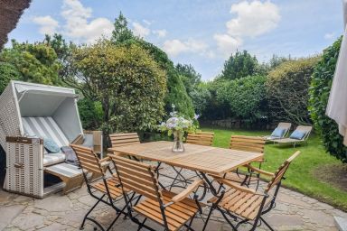 Haus Kamp - Exklusives Reetdachhaus für 6 Pers. mit Sauna, Kamin, Garten, PKW-Stellplatz.