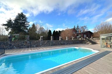 Ferienhaus MILA - mit Pool, Sauna, Whirlwanne, 5000qm Privatgelände und Bolzplatz - Ferienhaus MILA mit Pool, Sauna, Kamin, Privatgelände, Ostsee nur 30 Autominuten