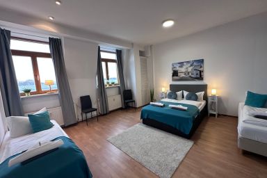 Hafenkante - Ferienwohnung mit gratis WLAN mit Parkplatz - Ferienwohnung Hafenkante - ruhige Wohnung am Warnow-Ufer mit Parkplatz und WLAN