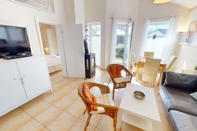 Feriendorf Südstrand - Gemütliches 60 m²-Ferienhaus mit Sauna, Kamin und Hund in ruhiger Lage an der Ostsee