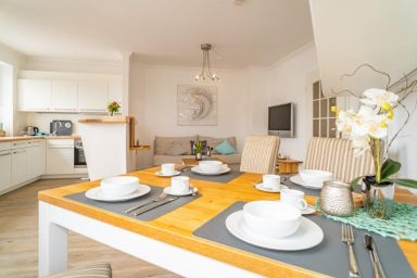 Syltliebe - Modernes und zentrales App. für 4 Personen mit Balkon, PKW-Stellplatz, WLAN.