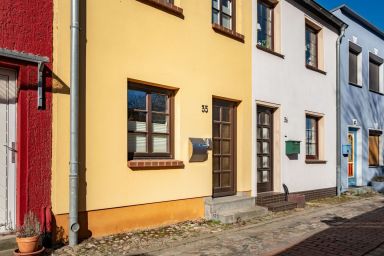 "Boddenhus" Gartenstraße 35 - Komfortables Ferienhaus „Boddenhus“ in Barth mit Balkon und moderner Ausstattung