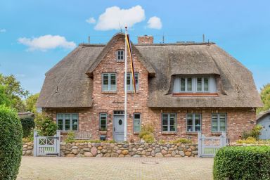 Hüs Langlütjen - Ferienhaus Hüs Langlütjen: Sauna, Kamin und Strandnähe in Nieblum