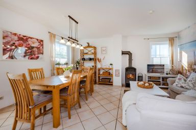 Ferienhaus Golfblick mit Sonnenterrasse und Kamin - Modernes Ferienhaus in Korswandt am See mit großem Garten und Kamin