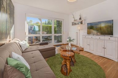 Ferienwohnung Reni mit Sonnenterrasse und Strandkorb - Moderne Ferienwohnung in Koserow mit Terrasse – nur 650 m zum Strand