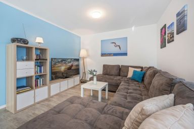 Ferienhaus Himmelblau EG mit Sauna, Terrasse und Garten - Moderne Ferienwohnung in Loddin mit großer Terrasse im Grünen
