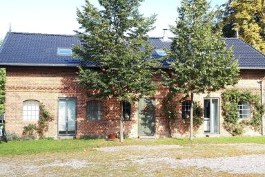Ferienwohnung 1 auf einem Bioland-Gutshof, in Ostseenähe und direkt am Golfplatz Curau