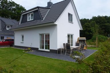 Gemütliches Ferienhaus in Breege mit Grill, Sauna und Garten