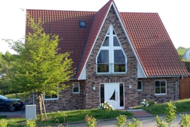 Schönes Ferienhaus in Wohlenberg mit Terrasse