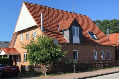 Großes Ferienhaus in Bentwisch mit Grill und Terrasse