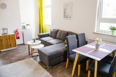 Peenecamp Neukalen, Campingplatz - Ferienwohnung Fr 2 - 4 Personen