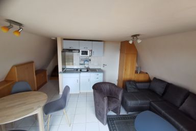 Reetdach Ferienhäuser Rügen - Haus 3  (53qm mit Schlafzimmer mit 4 Schlafplätzen, offener Wohnbereich mit Küche und Meerblick -max 4 Personen)