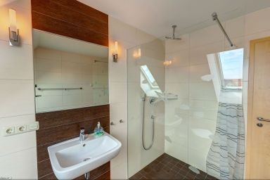 Zinnowitz, Haus Werder Wohnung 3 mit Kamin - Zinnowitz, H. Werder - OG WG3 (4-10P)