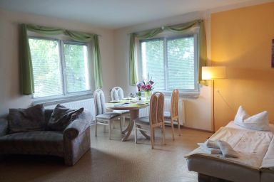 Ostalgiehaus - Ferienhaus Am Stettiner Haff - FeWo Marina (oben links)