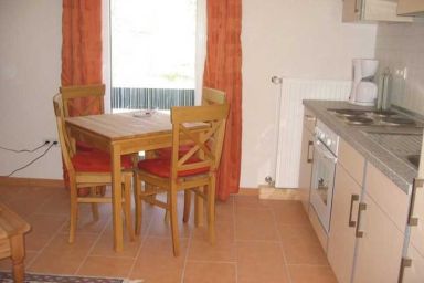 Gutspark Schwarbe mit Reiterhof - Ferienhaus 1 - Ferienwohnung Schwalbe (OG)