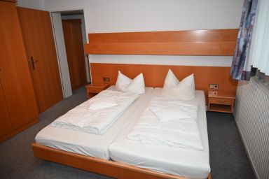 Familienzimmer 18 UG