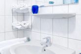 Badezimmer mit Spiegel