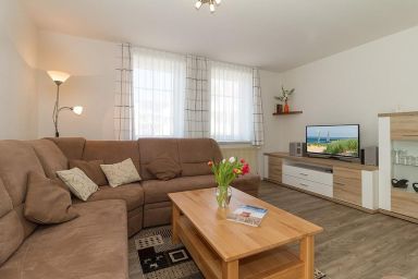 Strandschlösschen - Ostsee-Ferienwohnung mit sonnigem Süd-Balkon und WLAN - nur 300 m zum Strand!