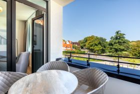 Ãberdachte Loggia mit Blick zum Godewindpark