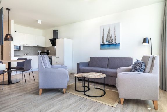 Wohn-/Essbereich mit Doppelschlafcouch und offener KÃ¼che