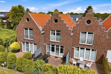 Villa Petra - Villa Petra in Norddeich: Garten, WLAN und Platz für bis zu 4 Personen