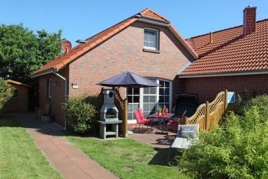Nordlicht - Ferienhaus (100qm) für 6 Personen mit Kamin und Garten in zentraler Lage