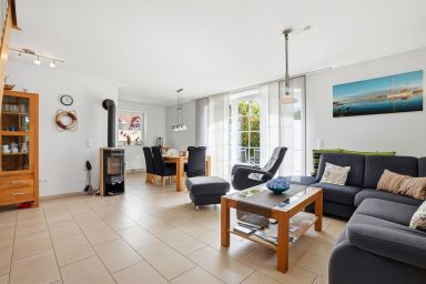 Blaue Möwe - Freistehendes Ferienhaus (100qm) für 6 Personen mit Garten, Kamin, 2 Bädern