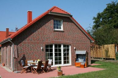Stella Maris - Hochwertiges 100qm Ferienhaus für 6 Personen mit Sauna, Kamin und großem Garten