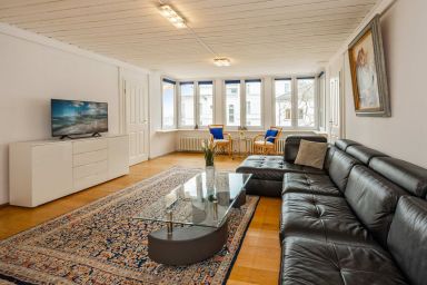 Villa Seeland - Moderne Ferienwohnung in Heringsdorf mit großzügigem Platz – nur 200 m vom Strand!