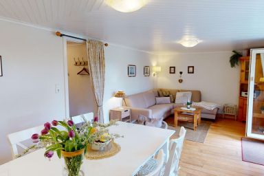 Gollendorf - Ferienhaus "Vier Pfoten Gollendorf" für 5 Gäste und Hund mit Garten - Strandnah