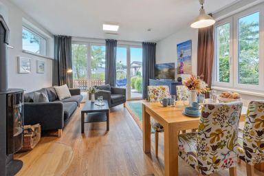 Ferienhaus am Peenestrom - Wunderschönes Ferienhaus mit Terrasse und Balkon am Peenestrom