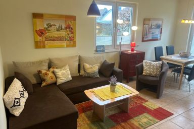 Feriendorf Südstrand - Helles Ferienhaus für 4 Personen mit Hund, Kamin, Strandkorb und Sauna in Strandnähe