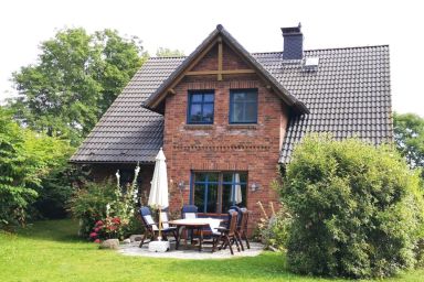 Ferienhaus Arkona - Erholung im Garten, mit Grill - Ferienhaus Arkona – Großer Garten, gemütlicher Kamin und perfekte Lage