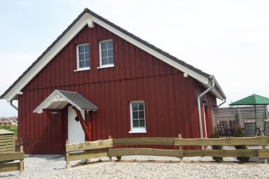 Schönes Ferienhaus in Zierow mit Terrasse und Grill