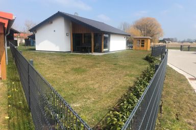 N8 freistehendes eingezäuntes Ferienhaus in Eckwarderhörne mit Terrasse und Garten, Wlan, Nordsee