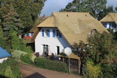 Ferienhaus in Wieck A. Darß mit Großer Terrasse